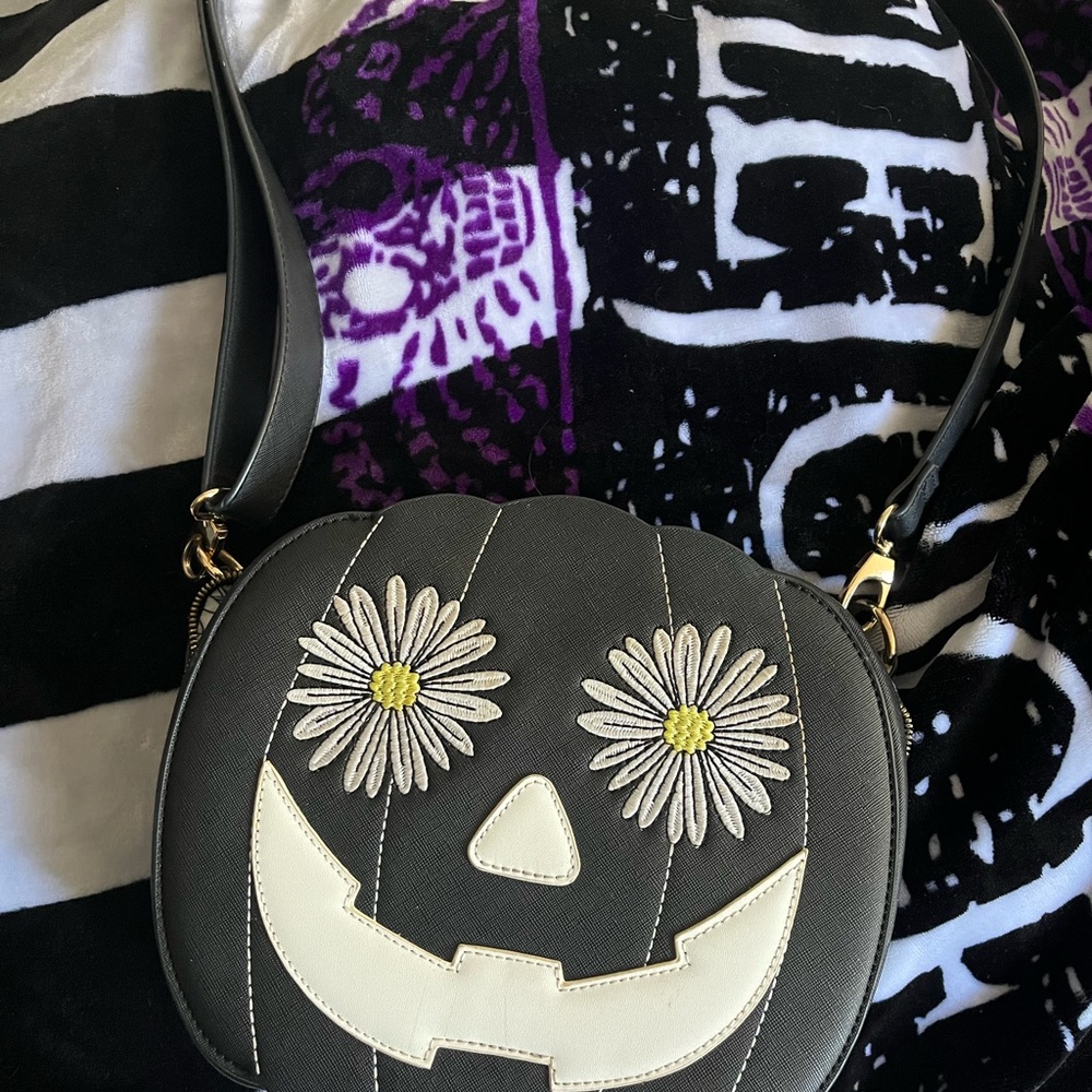 Backstitch bruja purse